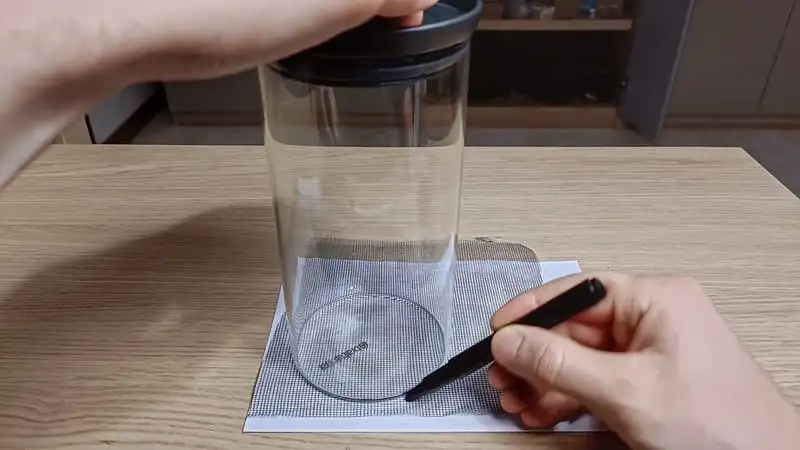 Marking the mesh for the jar terrarium