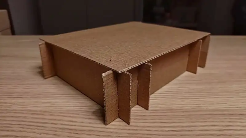 Test tube holder with lid