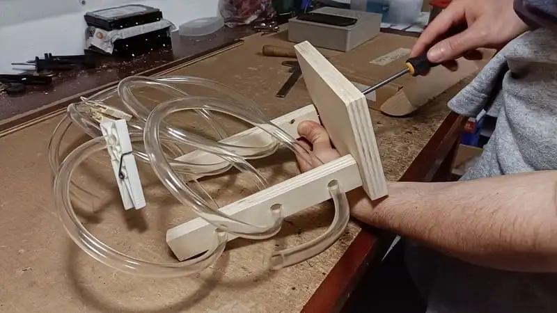 Screwing the base onto the DIY tube spiral for ants