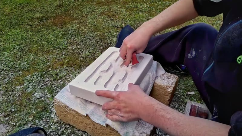 Sanding the chambers of a ytong ant nest