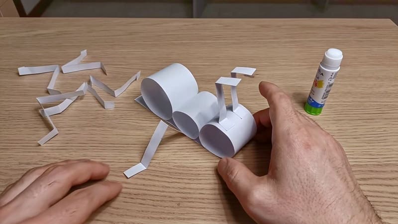 How to make a paper ant