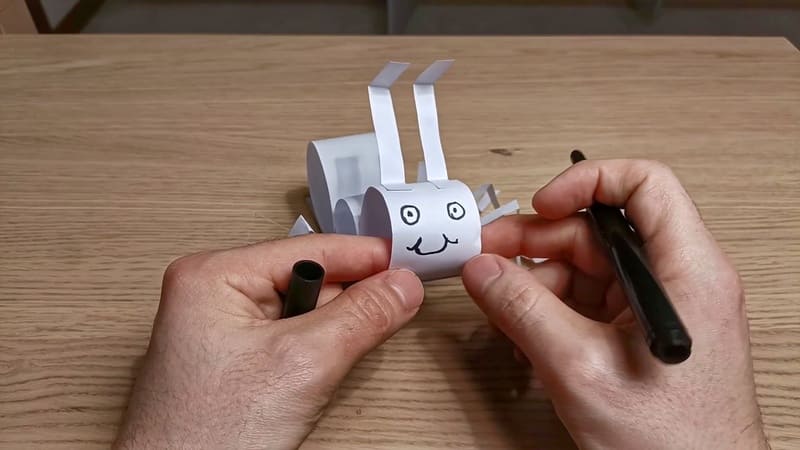 How to make a paper ant